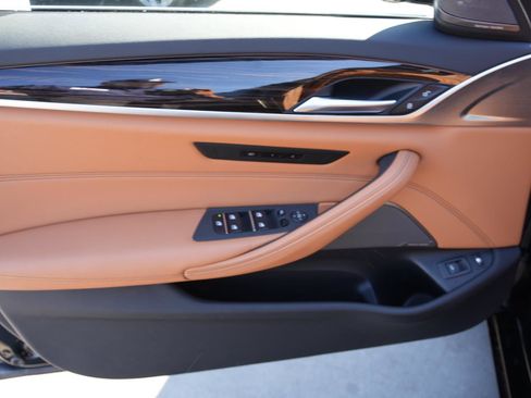 Used 2023 BMW 530e w/ Premium Package image 11