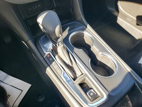 Used 2023 Chevrolet Equinox LT w/ Driver Convenience Package image 14