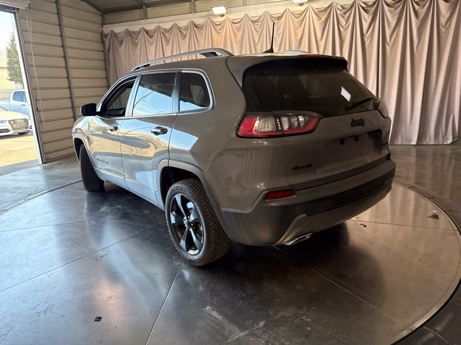 Used 2019 Jeep Cherokee Limited AWD/4WD image 7