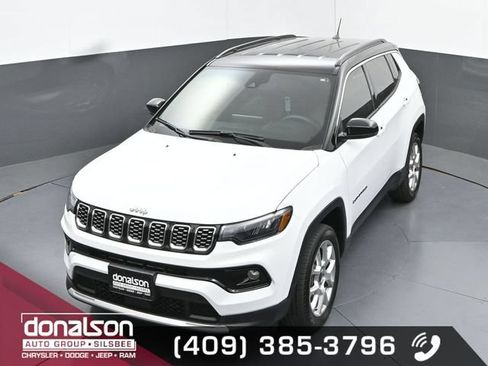 Used 2025 Jeep Compass Limited AWD/4WD image 19