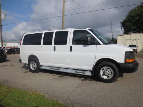Used 2008 Chevrolet Express 2500 Passenger RWD image 2