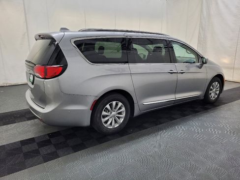 Used 2019 Chrysler Pacifica Touring-L w/ Advanced Safetytec Group FWD image 10