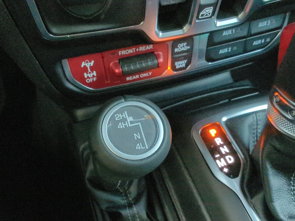 Used 2025 Jeep Gladiator Rubicon w/ Convenience Group AWD/4WD image 29
