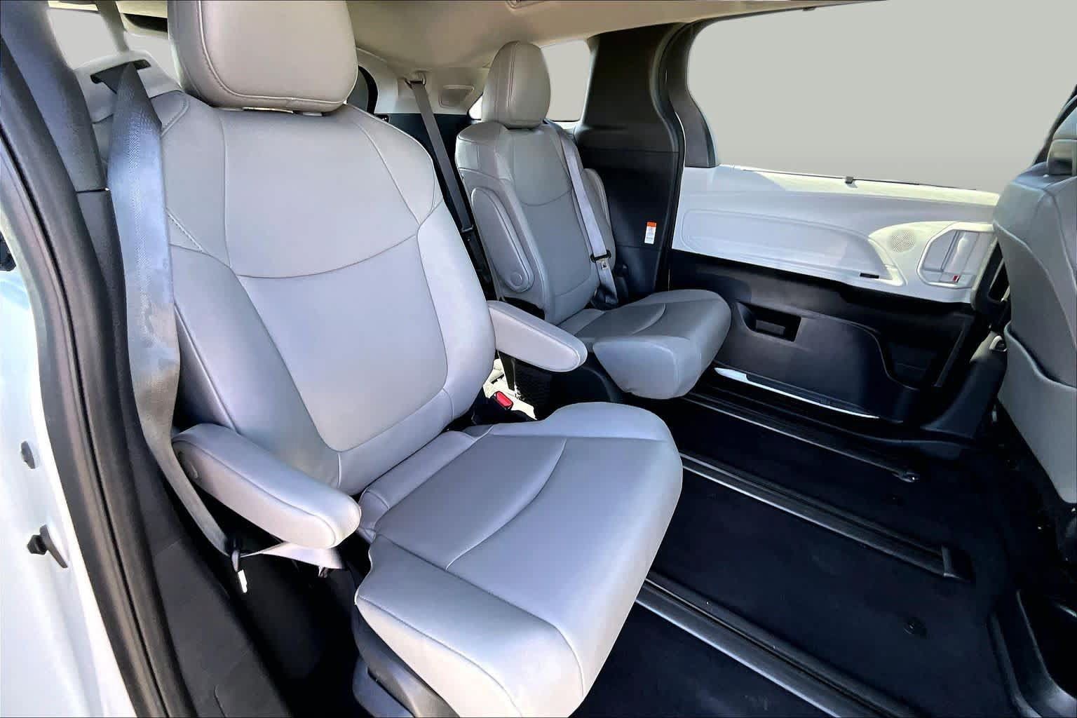 Certified 2025 Toyota Sienna XLE w/ XLE Plus Package AWD/4WD image 19