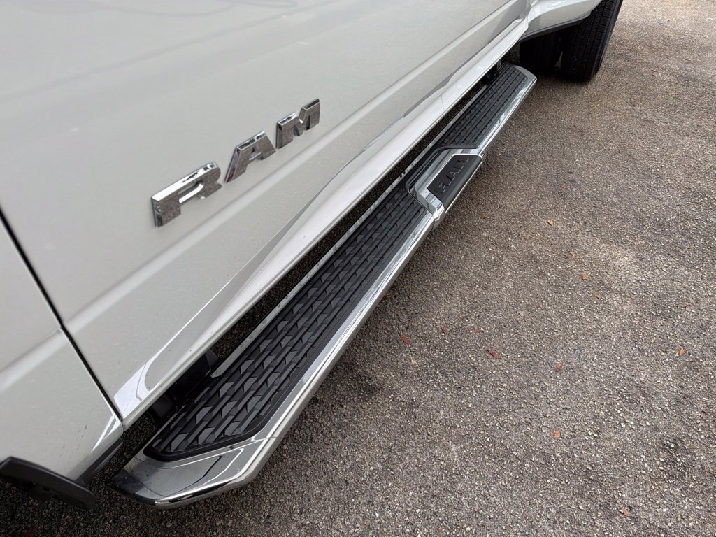 Used 2025 RAM 3500 Big Horn AWD/4WD image 19
