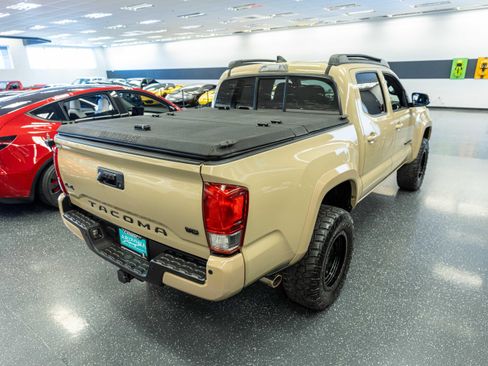 Used 2016 Toyota Tacoma TRD Sport w/ Premium & Technology Package AWD/4WD image 5