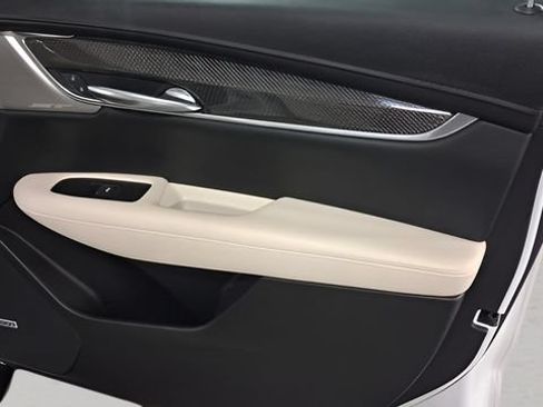 Used 2022 Cadillac XT5 Sportv w/ Technology Package AWD/4WD image 19