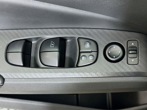 Used 2025 Nissan Altima 2.5 SV image 15