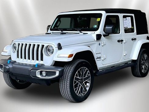 Used 2023 Jeep Wrangler Unlimited Sahara w/ Cold Weather Group AWD/4WD image 3