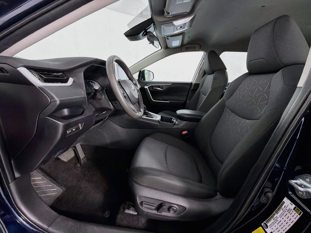 Used 2025 Toyota RAV4 XLE FWD image 12