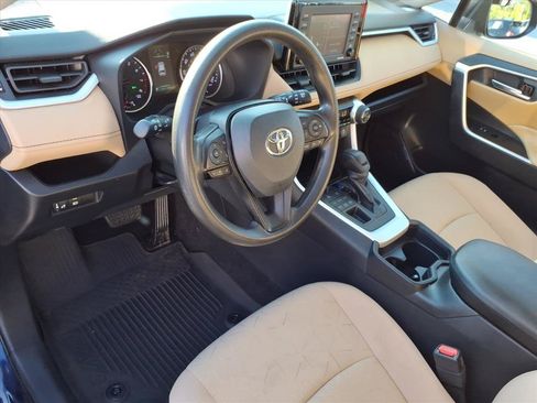 Used 2021 Toyota RAV4 XLE AWD/4WD image 6