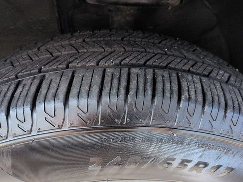 Used 2013 Toyota Highlander SE AWD/4WD image 11