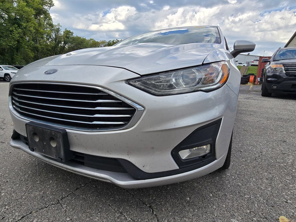 Used 2019 Ford Fusion SE w/ Equipment Group 151A FWD image 12