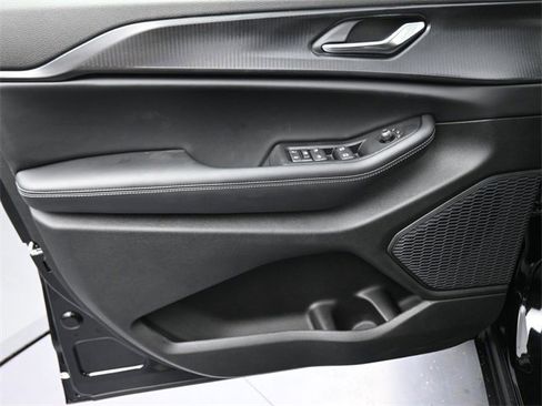 New 2025 Jeep Grand Cherokee L Altitude image 40