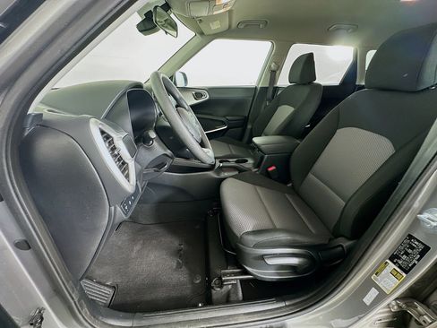 Used 2025 Kia Soul LX w/ LX Technology Package image 13