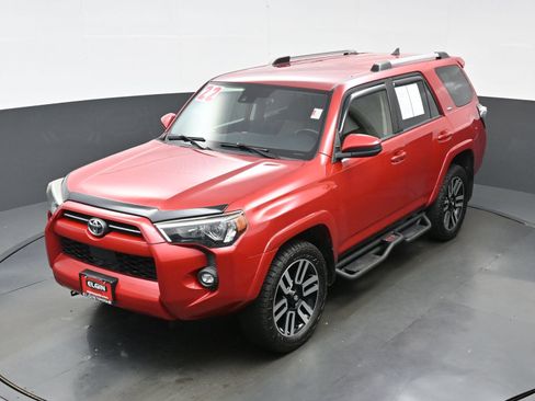 Used 2022 Toyota 4Runner SR5 AWD/4WD image 38