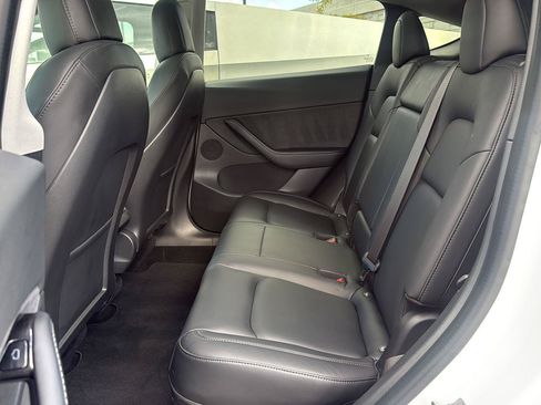 Used 2021 Tesla Model Y Long Range AWD/4WD image 15