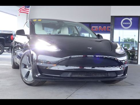 Used 2022 Tesla Model 3 RWD image 1