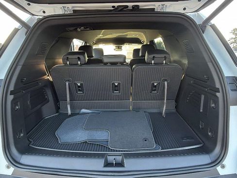 New 2027 Chevrolet Traverse LT w/ Midnight/Sport Edition FWD image 13