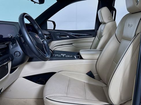 Used 2023 Cadillac Escalade ESV Premium Luxury image 12