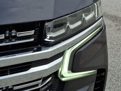 Used 2023 Chevrolet Tahoe Premier AWD/4WD image 12