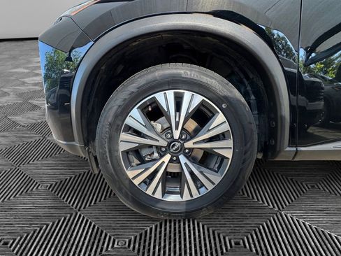 Used 2023 Nissan Rogue SV AWD/4WD image 9