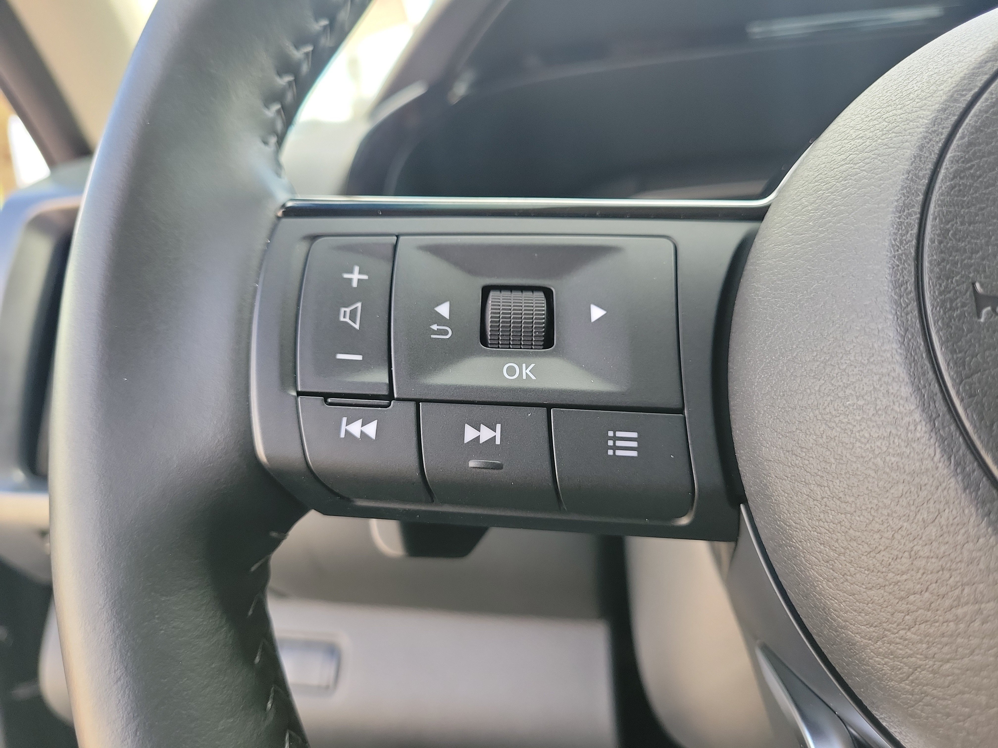 Certified 2025 Nissan Pathfinder SL FWD image 23