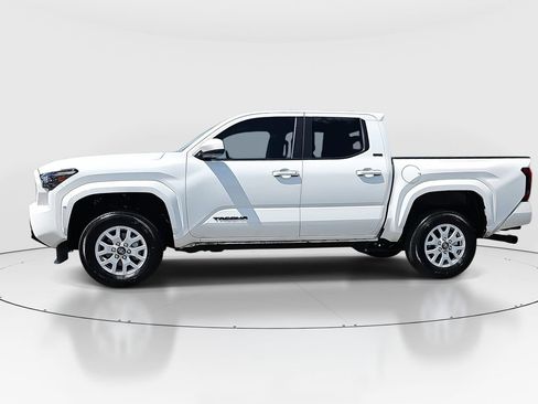 Certified 2024 Toyota Tacoma SR5 AWD/4WD image 8