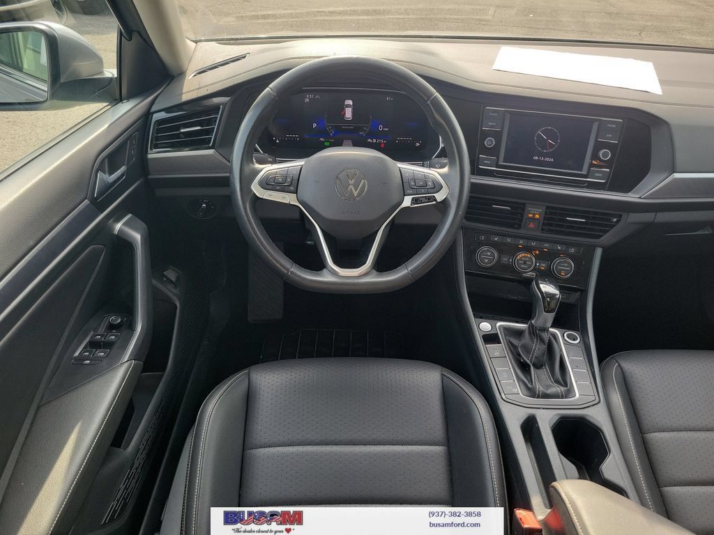 Used 2024 Volkswagen Jetta SE FWD image 8