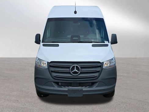 Used 2025 Mercedes-Benz Sprinter 2500 image 8