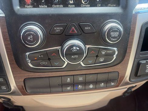 Used 2017 RAM 1500 Laramie AWD/4WD image 16