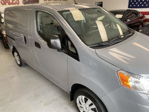 Used 2019 Nissan NV200 SV image 3