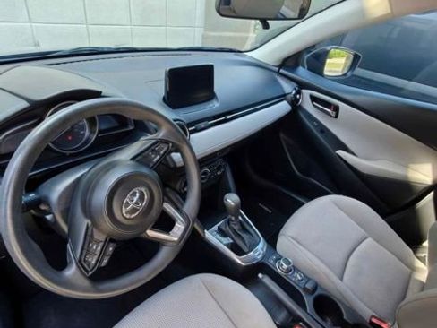 Used 2019 Toyota Yaris LE image 11