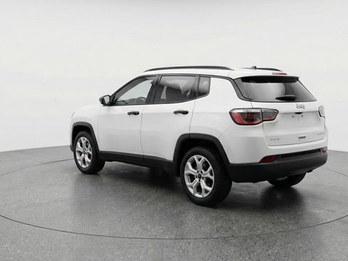 Used 2025 Jeep Compass Latitude image 6