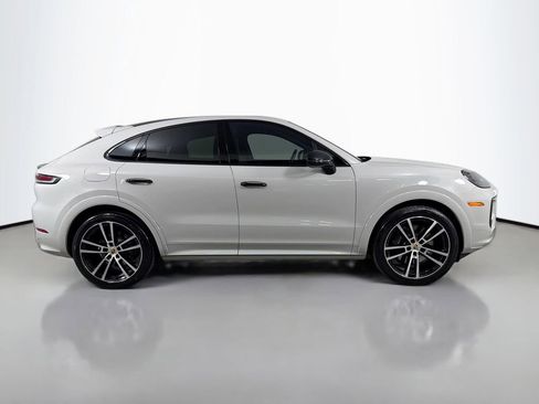 Used 2024 Porsche Cayenne Coupe AWD/4WD image 4
