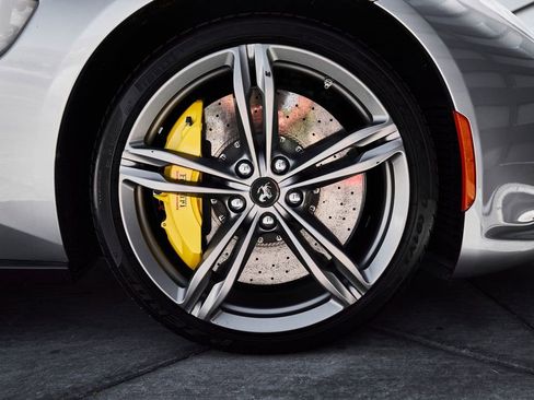 Used 2018 Ferrari GTC4Lusso AWD/4WD image 27