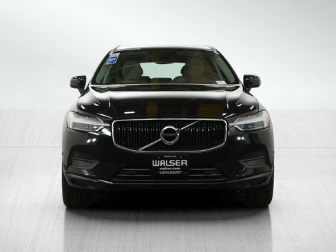 Used 2019 Volvo XC60 T6 Momentum w/ Multimedia Package image 8