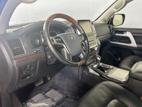 Used 2018 Toyota Land Cruiser w/ Carpet Mat Package AWD/4WD image 9