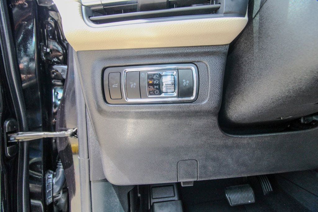 Used 2025 Lincoln Corsair FWD w/ Equipment Group 101A image 19