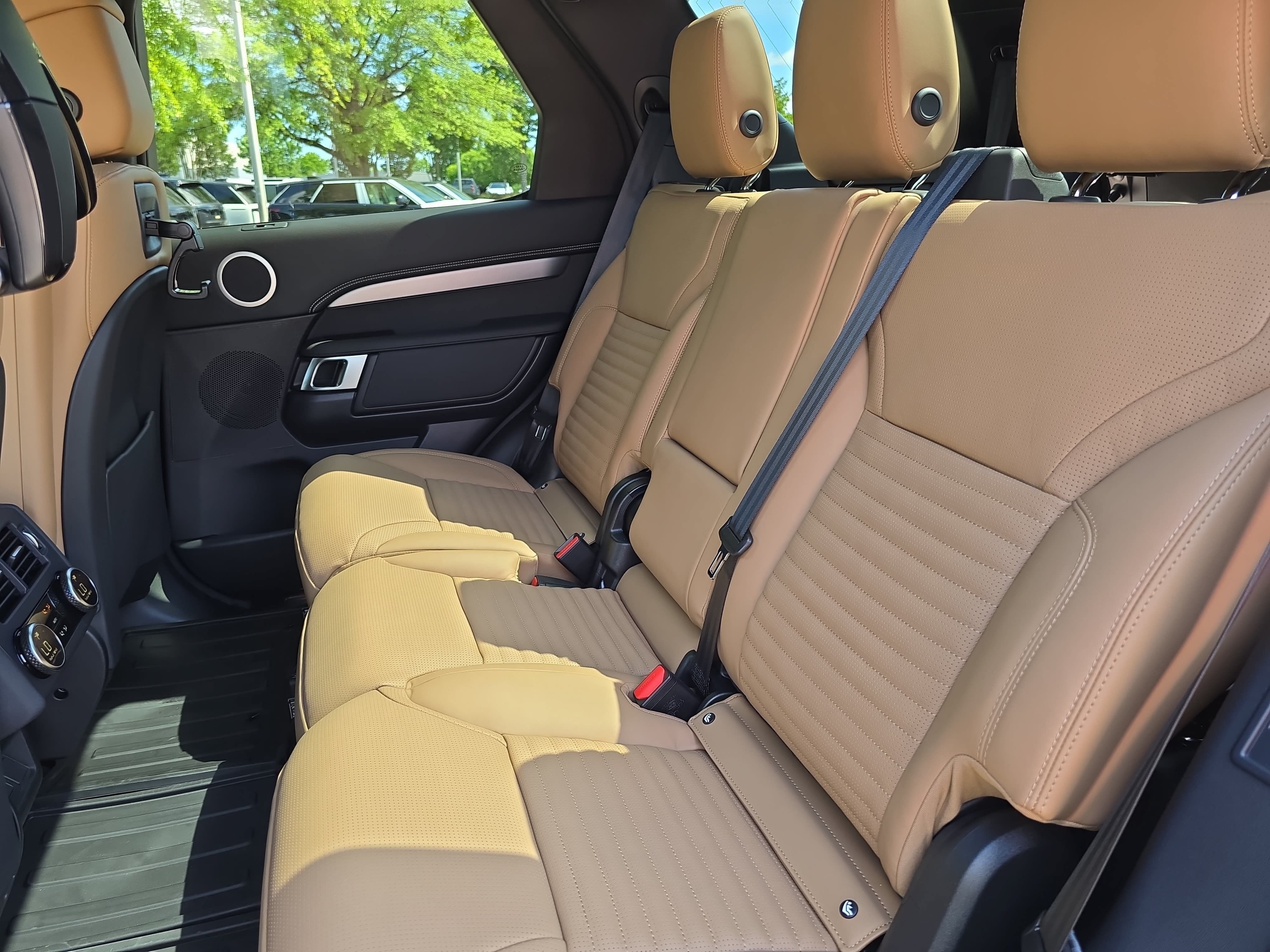 New 2026 Land Rover Discovery Limited Edition AWD/4WD image 14
