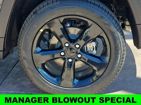 New 2026 Jeep Grand Cherokee Limited w/ Limited Altitude Package AWD/4WD image 38