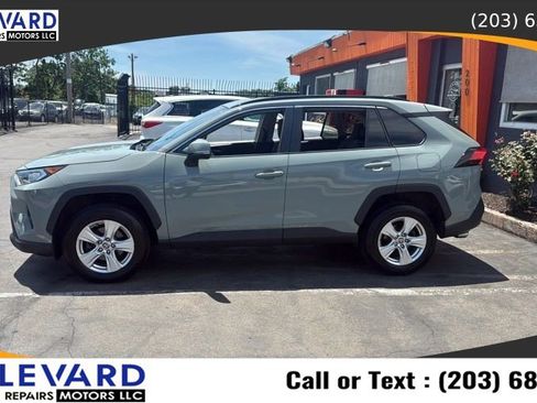 Used 2021 Toyota RAV4 XLE AWD/4WD image 4