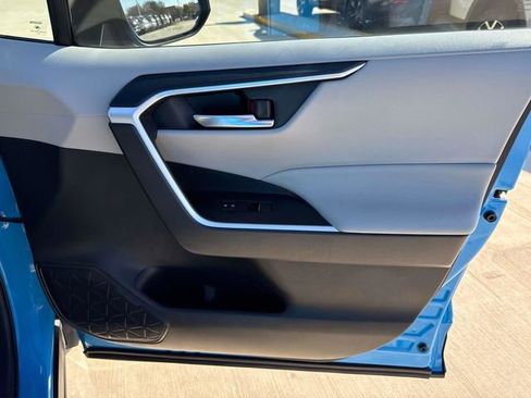 Used 2020 Toyota RAV4 XLE Premium image 15