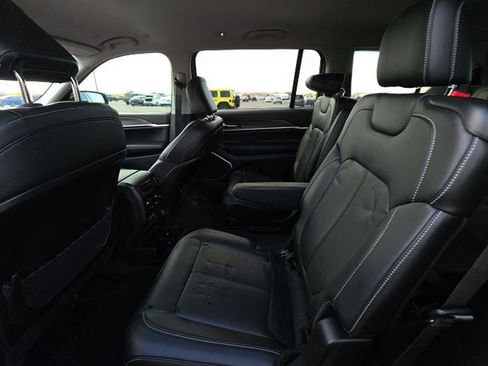 Used 2022 Jeep Grand Cherokee L Limited image 6