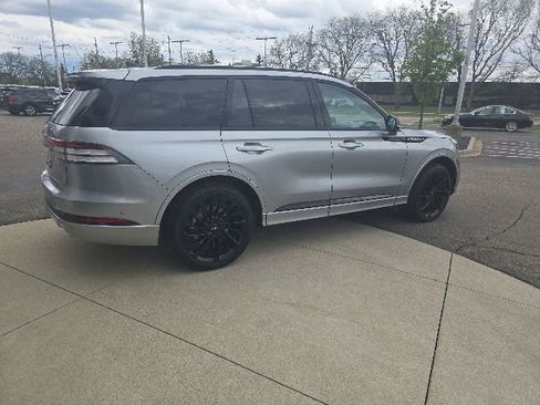 Certified 2024 Lincoln Aviator Reserve w/ Jet Package AWD/4WD image 15