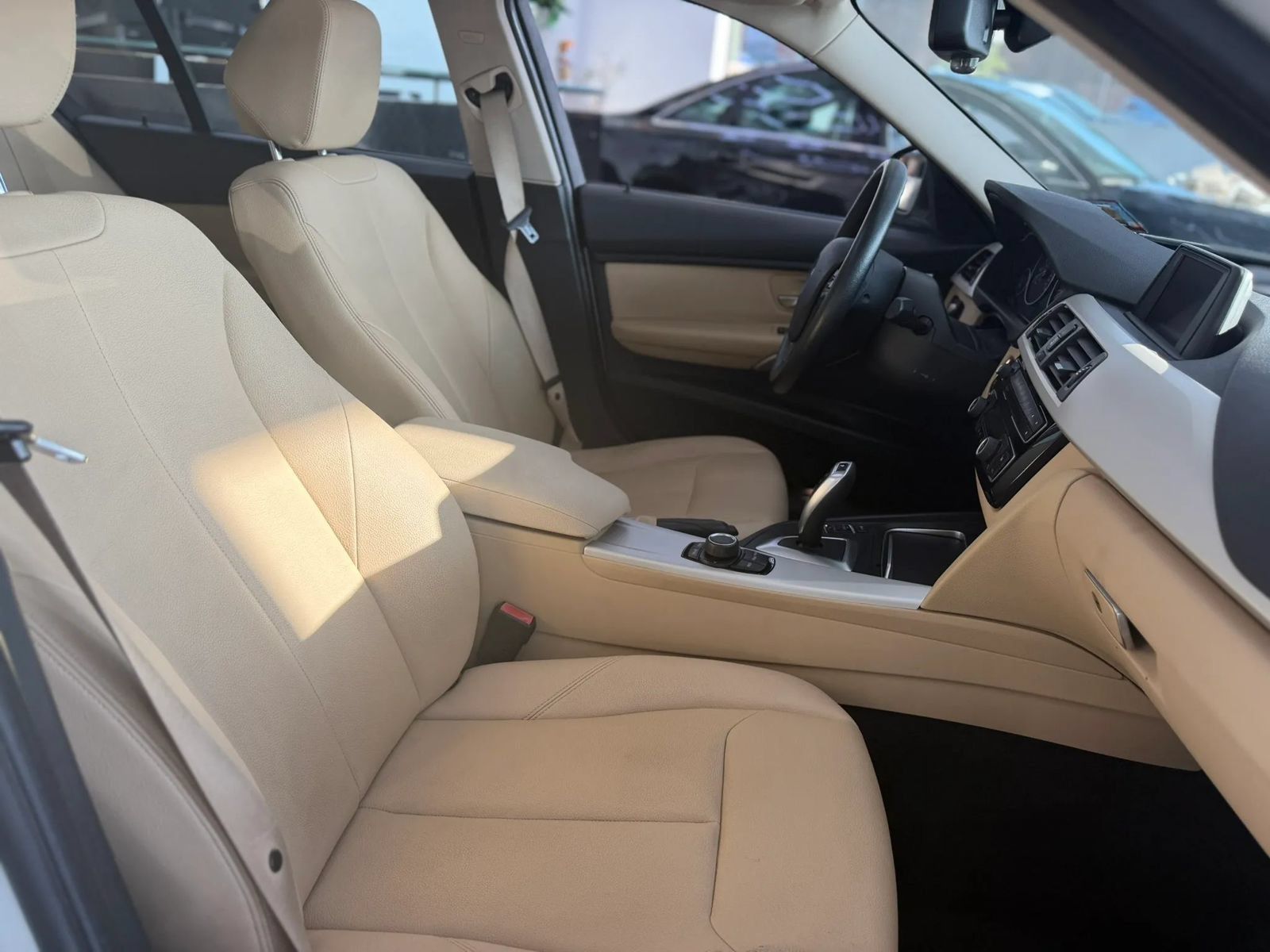 Used 2018 BMW 320i xDrive Sedan w/ Convenience Package AWD/4WD image 13