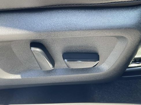 Used 2023 Nissan Rogue Platinum FWD image 32