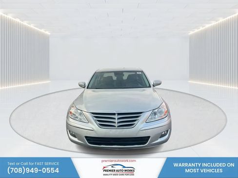 Used 2009 Hyundai Genesis 3.8 w/ Technology Pkg 4 RWD image 2