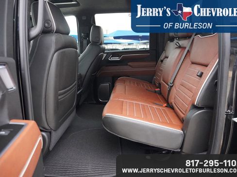 Used 2025 GMC Sierra 2500 Denali Ultimate image 6