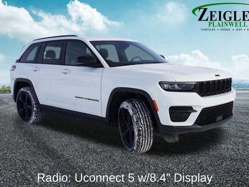 Used 2023 Jeep Grand Cherokee Altitude image 4